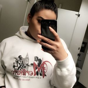 Meet your Posher, Zella